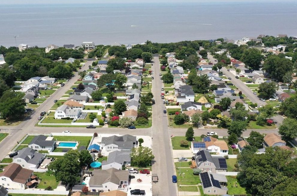 Aerial up Oakdale Ave toward the bay