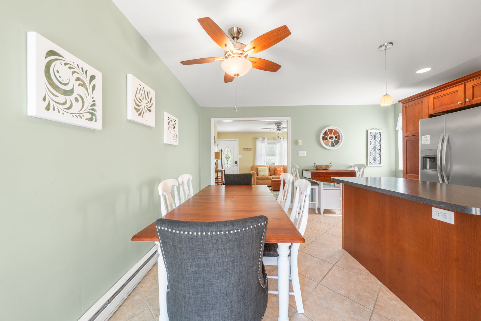 Dining area beside the kitchen island
