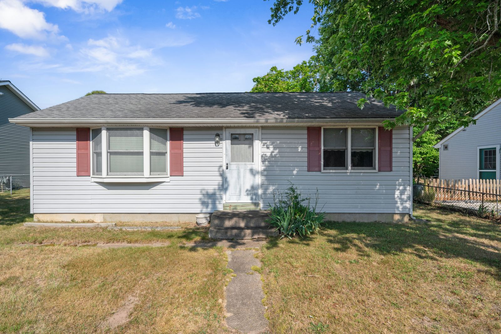 Ranch home with red shutters in North Cape May NJ